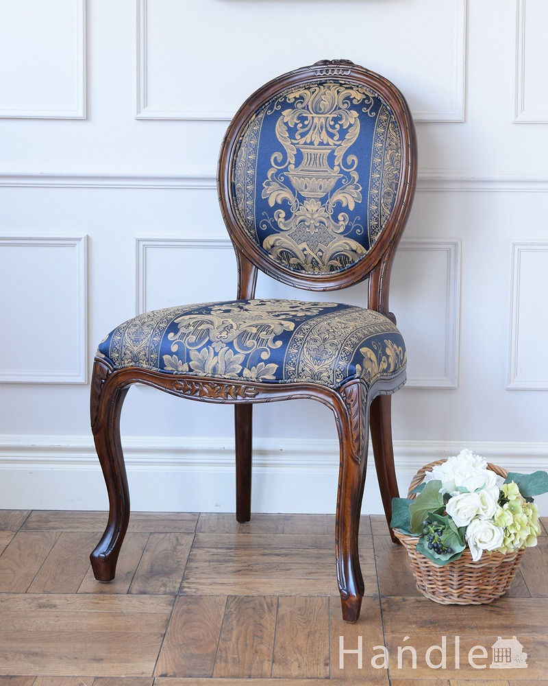 高貴なブルーの背もたれが美しいフレンチアンティーク風の椅子 (y-164-c)