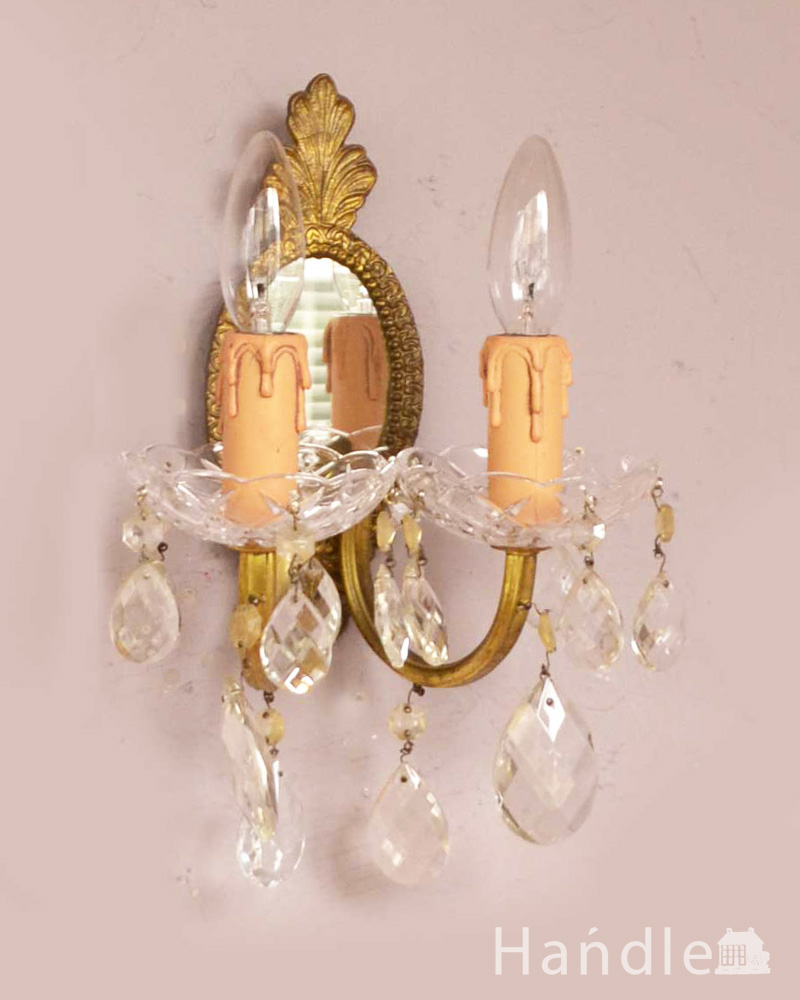 ガラスパーツが美しいフランスの壁付けランプ、ミラー付きの真鍮のウォールブラケット（Ｅ17シャンデリア球付） (d-1290-z)