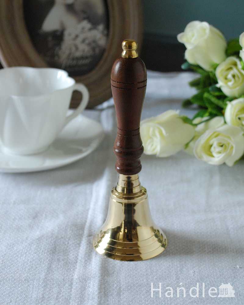 キラキラに輝く真鍮が美しい持ち手が木製のハンドベル (n12-323)