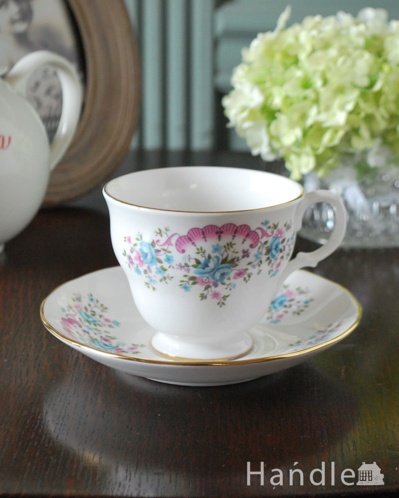 英国アンティークの陶磁器、ピンクとブルーのお花の模様が可愛いカップ＆ソーサー (m-3896-z)