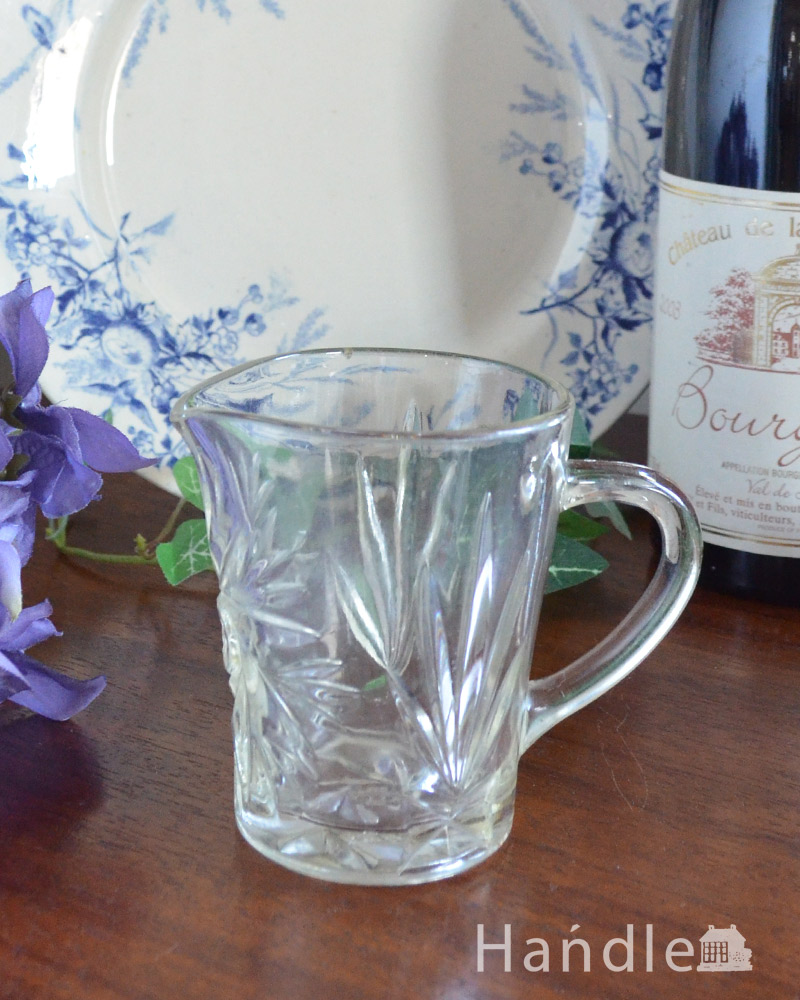 花瓶にもなる小さなプレスドグラス、アンティークのガラスピッチャー (pg-3811)