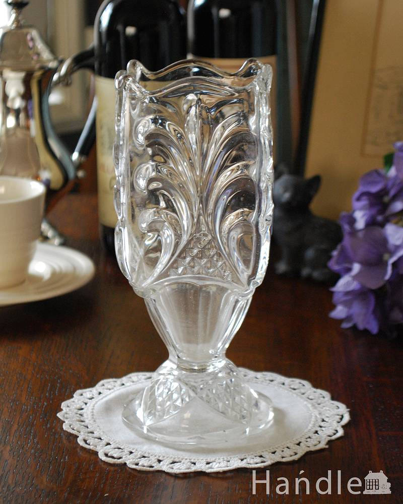 ゴージャスな装飾のシルエット、使いやすいアンティークプレスドグラス（花器） (pg-4116)
