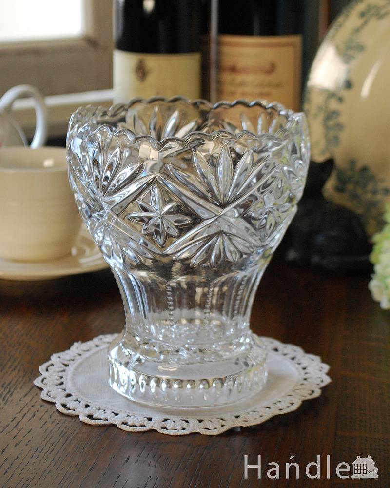 アンティークガラスの輝くプレスドグラス、お花が咲いた様な可愛いフラワーベース (pg-4125)