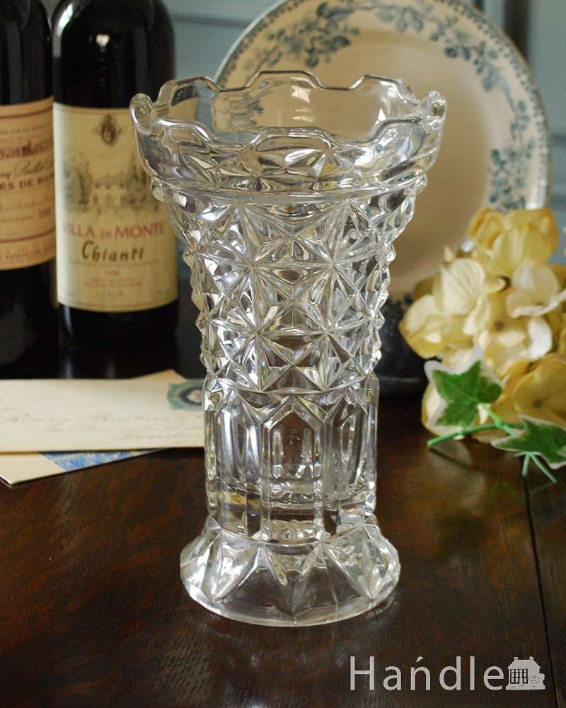 気品たっぷりなアンティークガラスのフラワーべースのプレスドグラス (pg-4315)