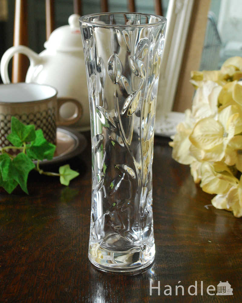 アンティークグラスの花器、リーフカットがきらめくプレスドグラス (pg-4358)