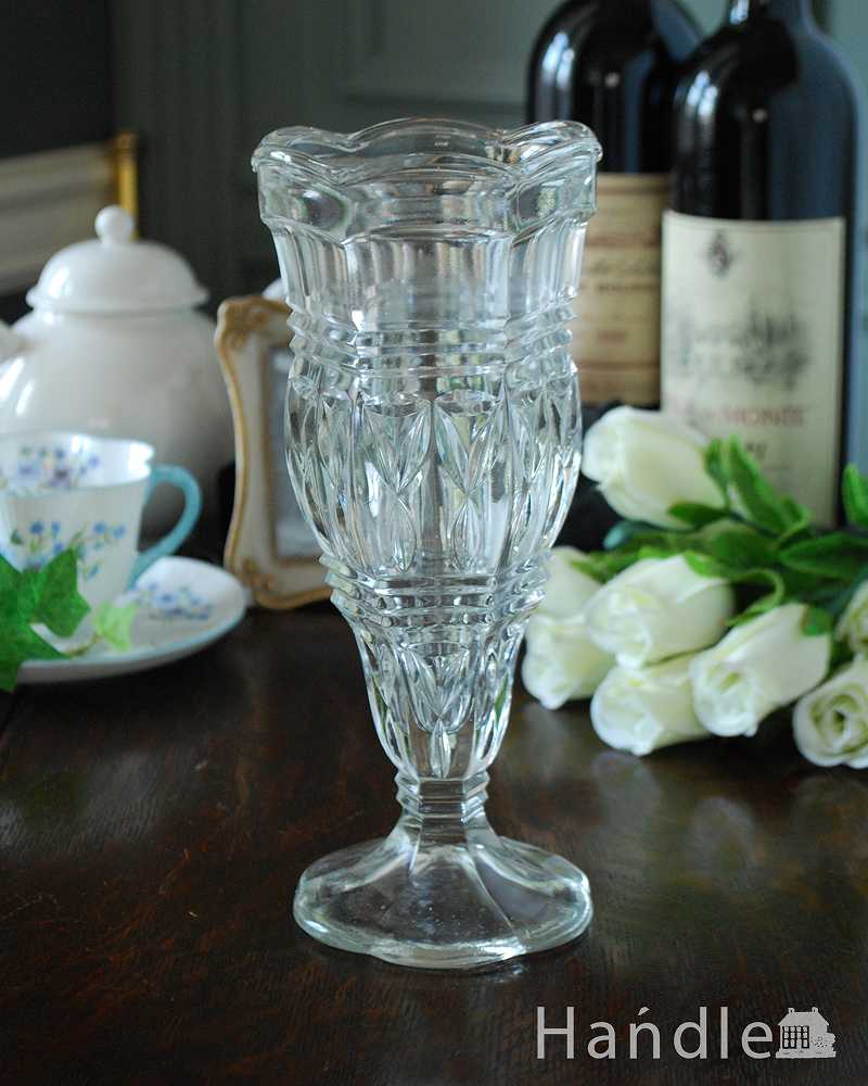 アンティークガラスのキレイなフラワーベース（花器）、脚付のプレスドグラス (pg-4509)
