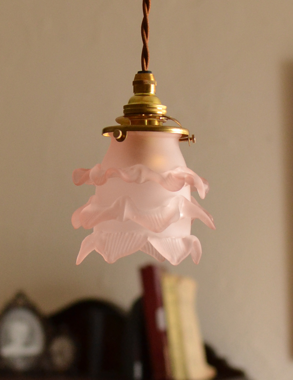 ピンクのバラのペンダントライト （コード・シャンデリア球・ギャラリーA付き） (pl-008d)