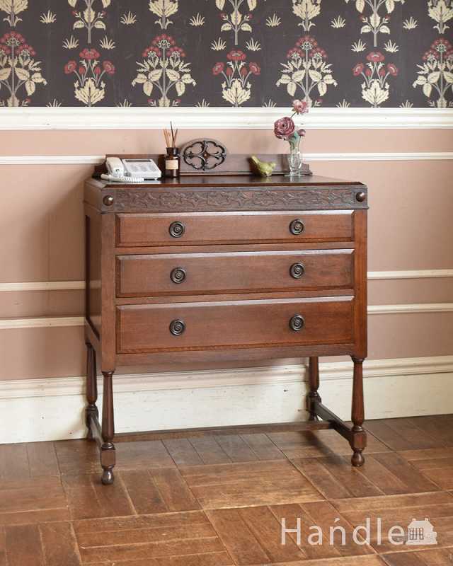 英国輸入のアンティーク家具、装飾が美しい3段チェストオブドロワーズ (q-916-f)