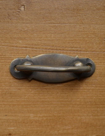 女性でも気軽に出来るDIY、真鍮製のアンティーク風取っ手ハンドル（ビスなし） (u-830)