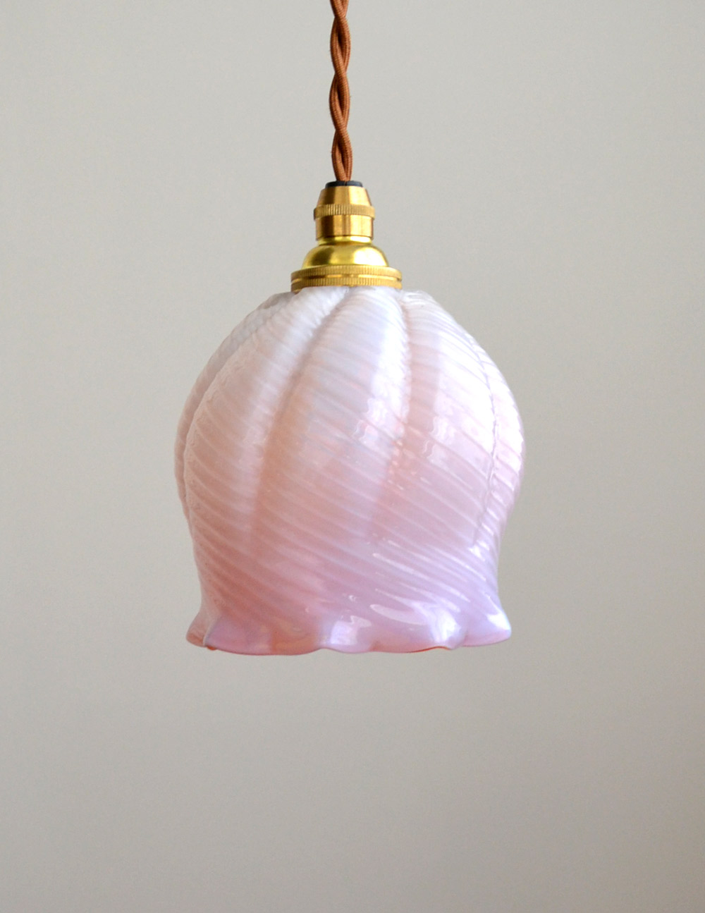 イギリスで見つけたアンティーク照明、オレンジオパリンのランプシェード（コード・シャンデリア球・ギャラリーなし） (x-692-z)