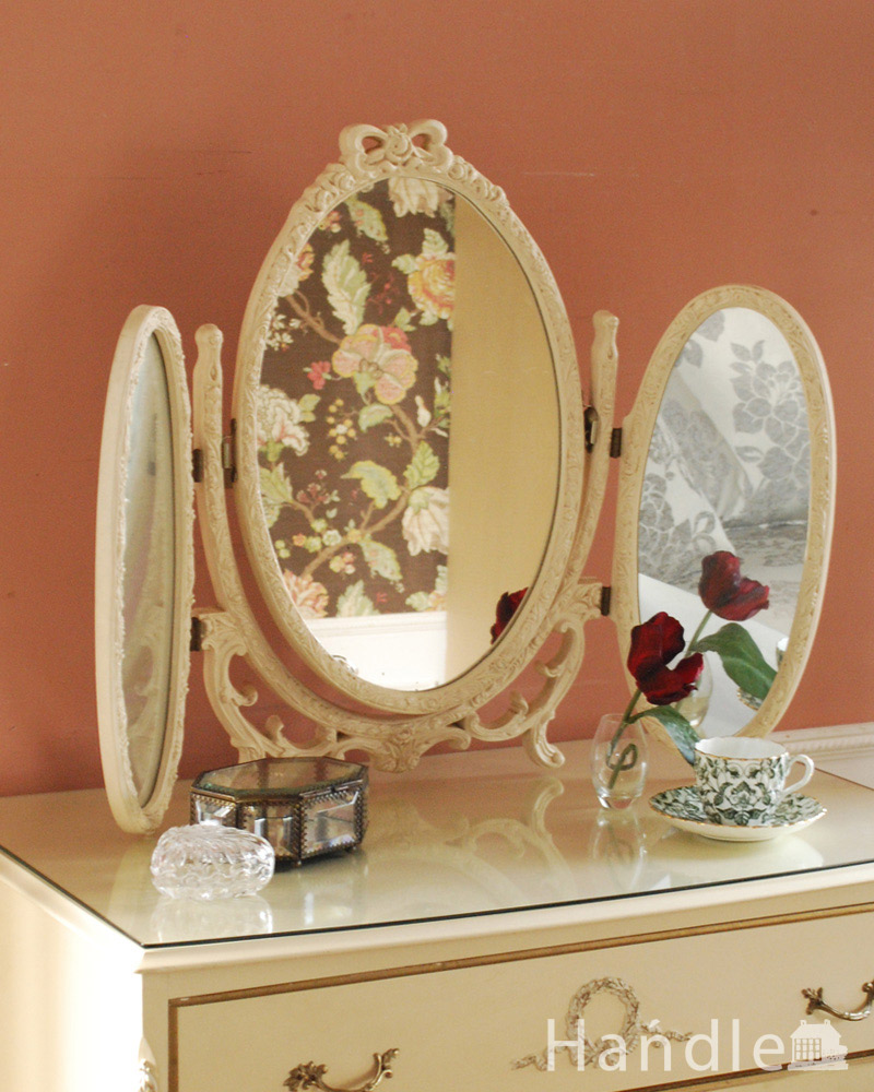 可愛いリボン＆ローズの飾り、アンティーク スタンドミラー（三面鏡）  (x-721-z)