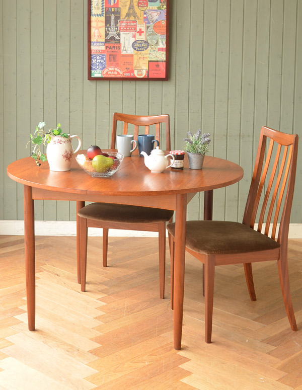 シンプルでコンパクトなフォルムが嬉しい！北欧スタイルに似合うヴィンテージ食卓テーブルセット