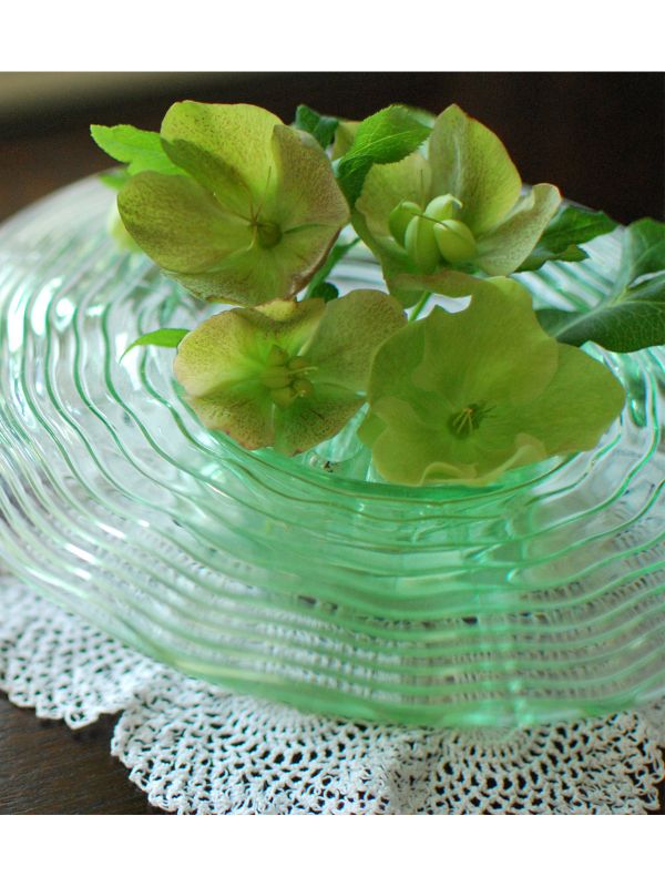 挿すだけで水面に浮く花 美しすぎるプレスドグラス