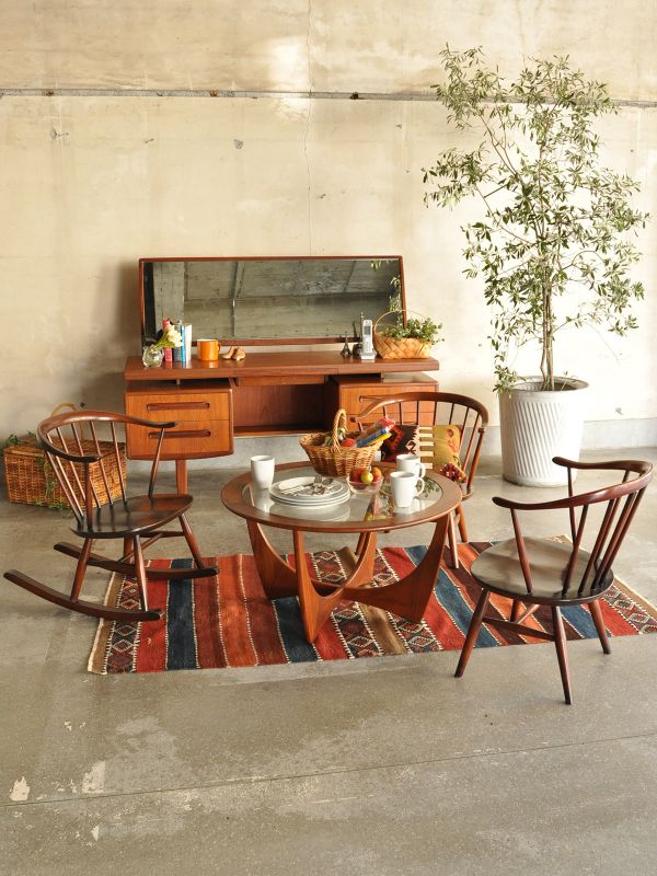 北欧スタイルの家具に ちょっと色づけリビング