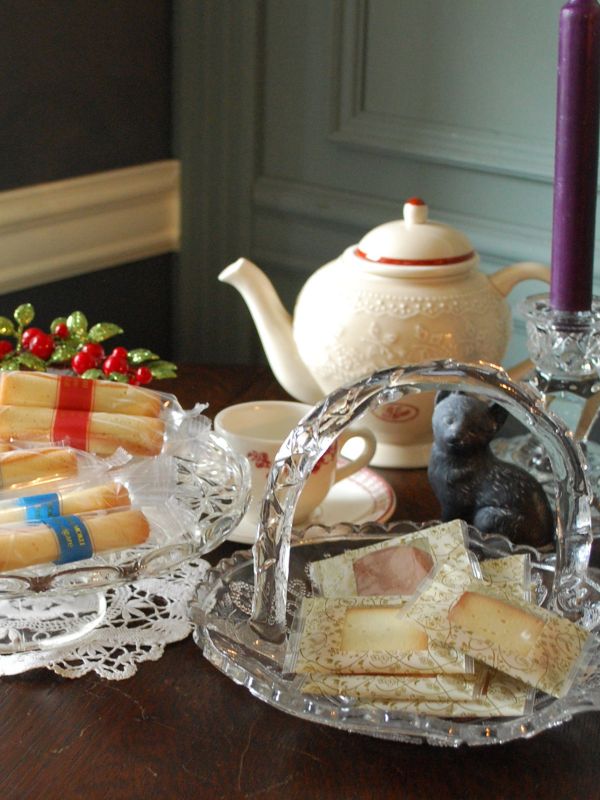英国アンティークの | 今年最後のお茶の時間を優雅に・・・ ティータイムのスタイリング