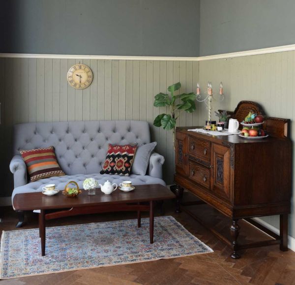 新作のソファで作る英国アンティークな部屋 2023-01-08 | アンティーク
