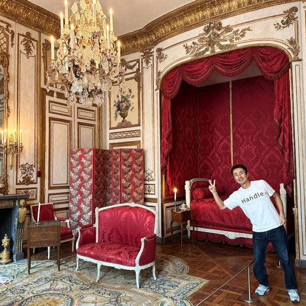 レッドVSグリーン。同じ色で統一された寝室