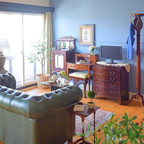 秋の太陽を鏡に反射させてお部屋にとりこむ、リラックススタイルの書斎