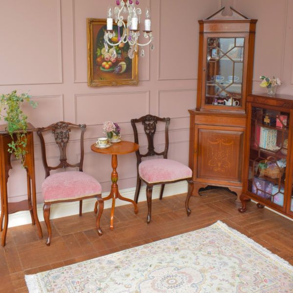 アールデコスタイルのプランツスタンドを置いた玄関ホール