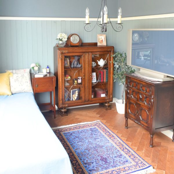 英国アンティークの | ついつい夜更かししてしまうオリンピックを見ながら過ごす寝室