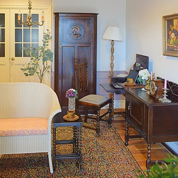 春服に模様替えしたワードローブのある書斎