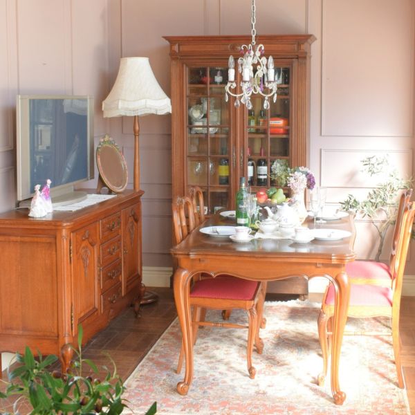 ずっとテレビを見て過ごせる居心地がいいフレンチダイニング