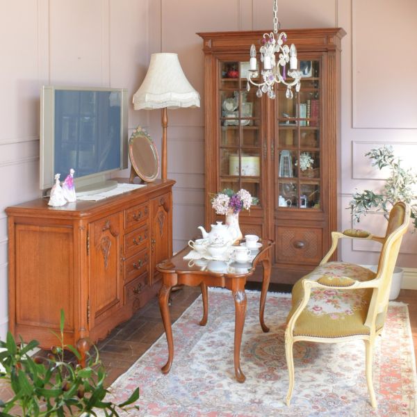 英国クラシックのリビング | ひと足早く春気分を感じる大雪前のフレンチリビング