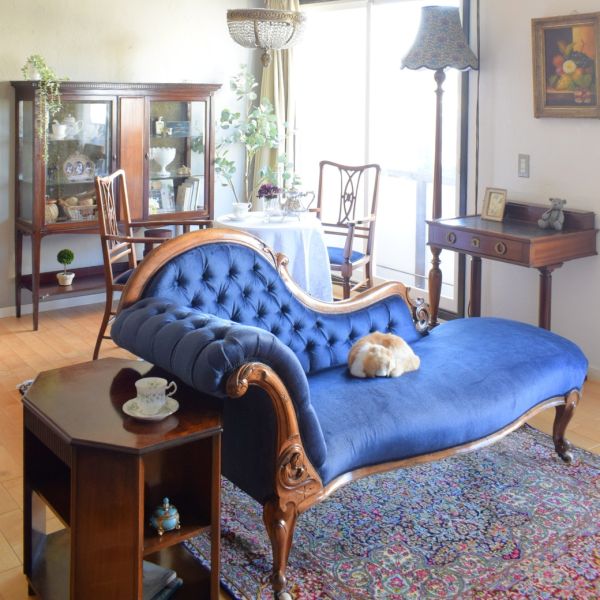 英国アンティークの | 手を伸ばすだけの贅沢な動線を楽しむリビング