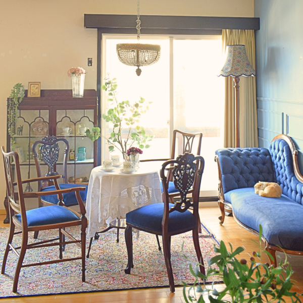 風邪をひいた日にゆったり過ごすブルー色のサロン