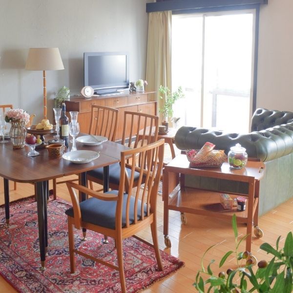 黒がアクセントカラーになった北欧スタイルのLDK