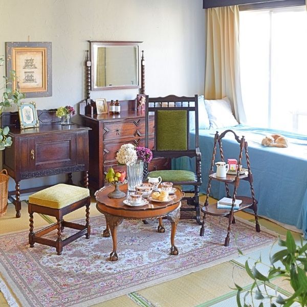 英国アンティークの | 畳のお部屋でIMARIを楽しむツイストコーデの寝室