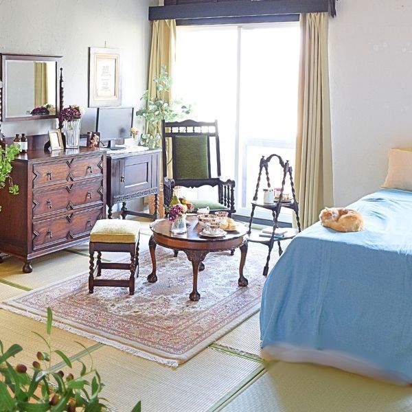 英国アンティークの | ロッキングチェアに座りながら雪の音を聞いて過ごす和室