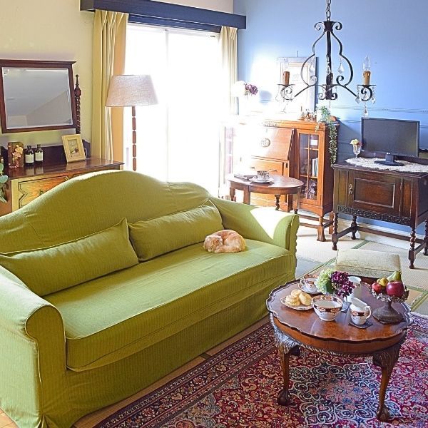 思いっきり春気分を楽しむソファのある和室