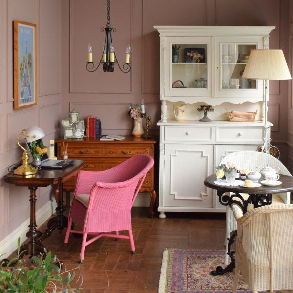 美味しい焼き菓子とコーヒーを楽しむカフェスタイルのお部屋