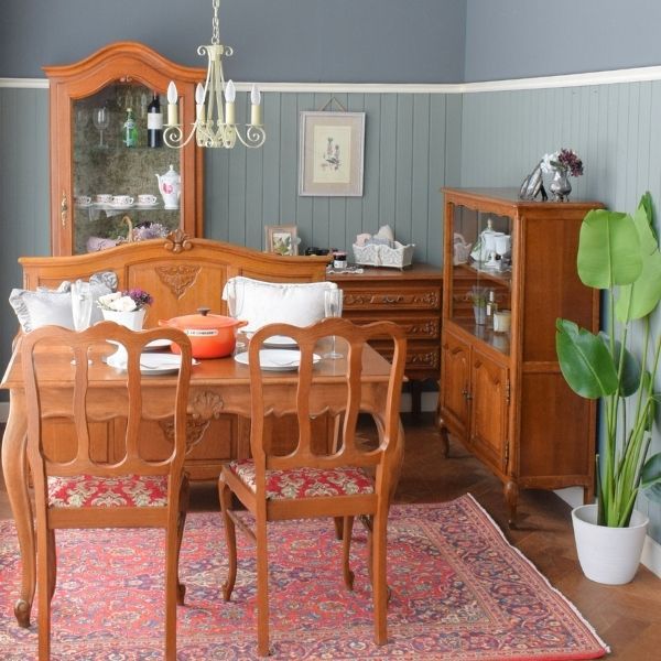 めずらしいフレンチアンティークを組合わせた春待ちダイニング