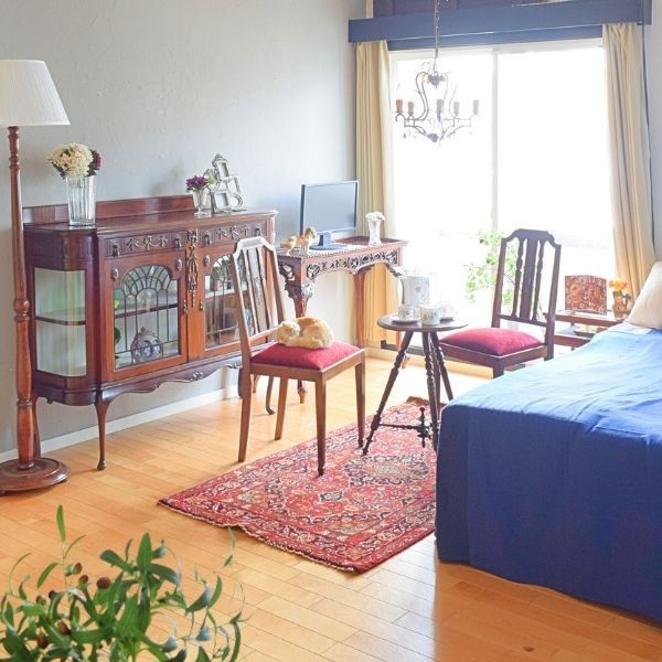 英国クラシックの | 久しぶりに遠征に同行する日の朝の寝室