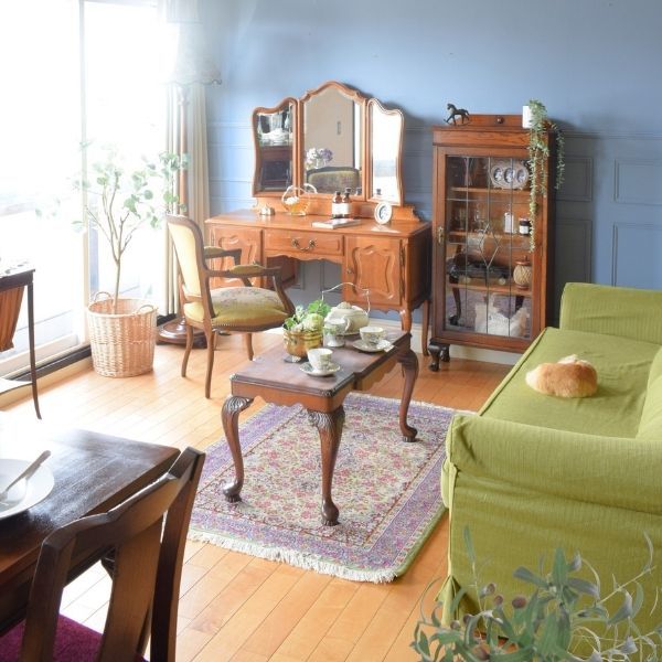 クラシック音楽と猫足。最高のお昼寝を楽しむお部屋