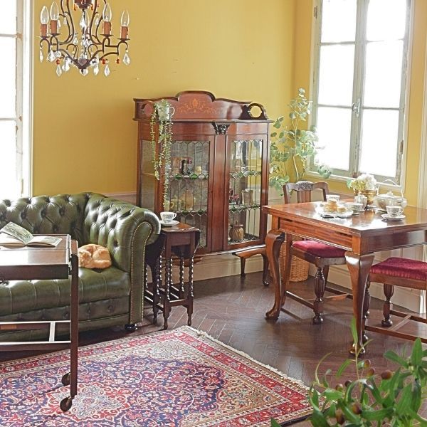 英国アンティークの | ワゴンと一緒に1人で仕事を楽しむ、土曜の夜のお部屋