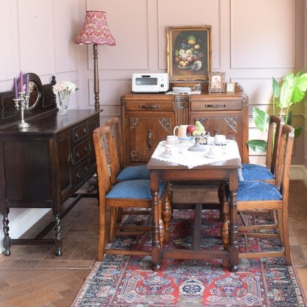 英国アンティークの | 100年の時間が作り出した赤に似合うオーク材のダイニング