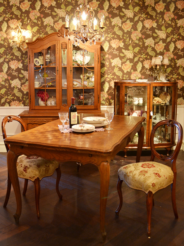 フレンチエレガントの | 美しい家具に囲まれて過ごす食事の時間