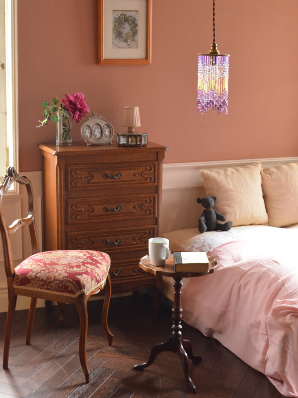 フレンチエレガントの | 気分を落ち着かせる色で作るフレンチ猫脚寝室