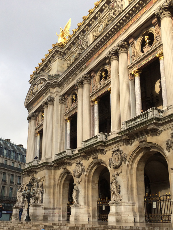 パリと言えば･･･オペラ座をお散歩してみましょう！