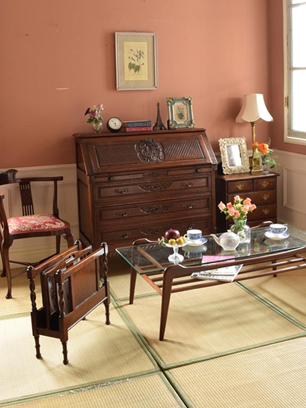 ハンドルスタイルの | ゴロンと横になりながら眺めるチョコ色のフランス家具