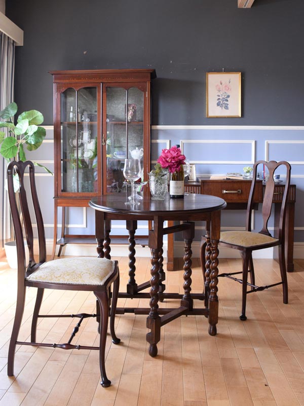 英国アンティークの | ずっと使い続けられるテーブル×椅子が中心の部屋