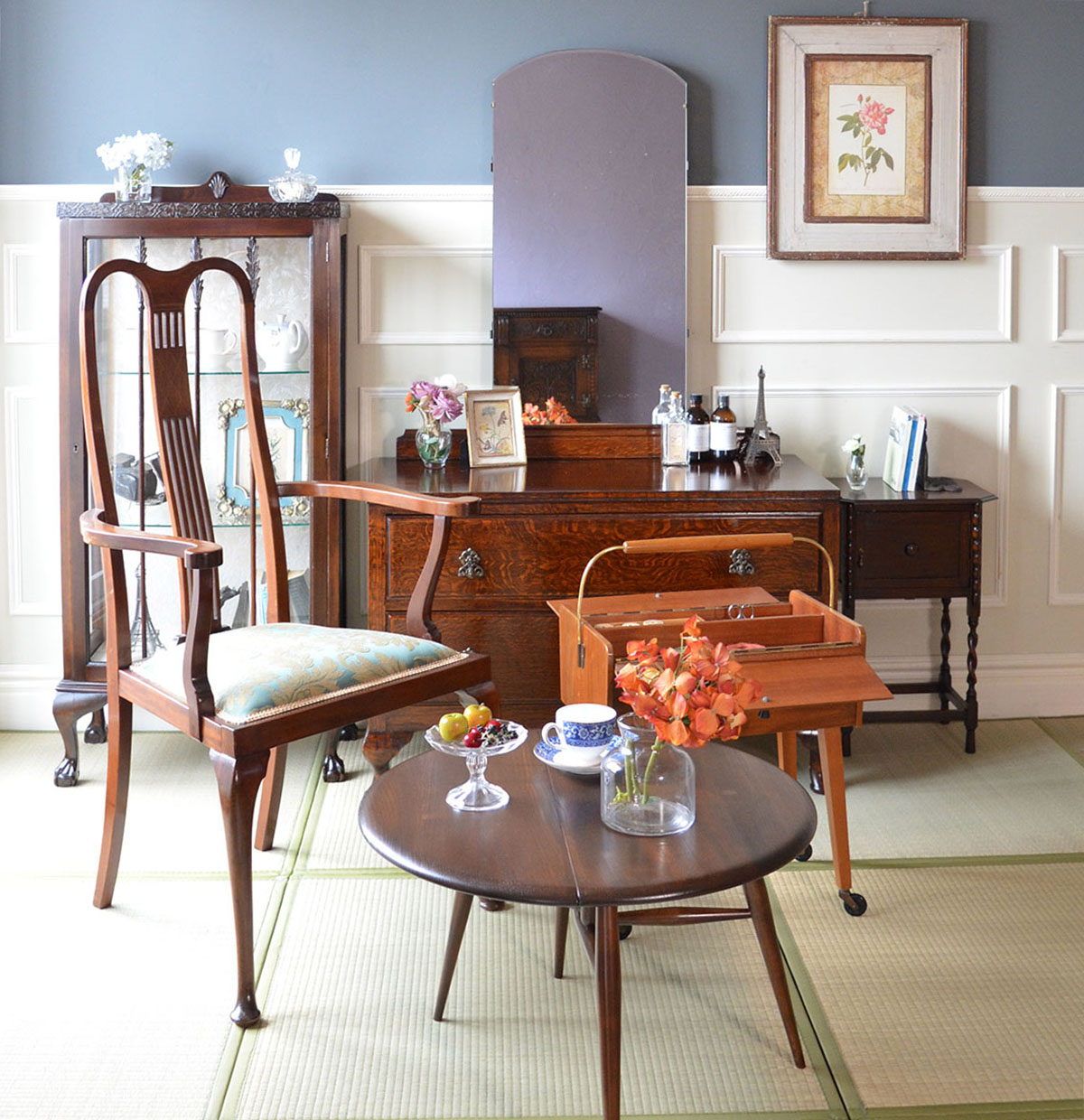 英国アンティークの | 和室にピッタリのドレッサーとチョコレート色の家具