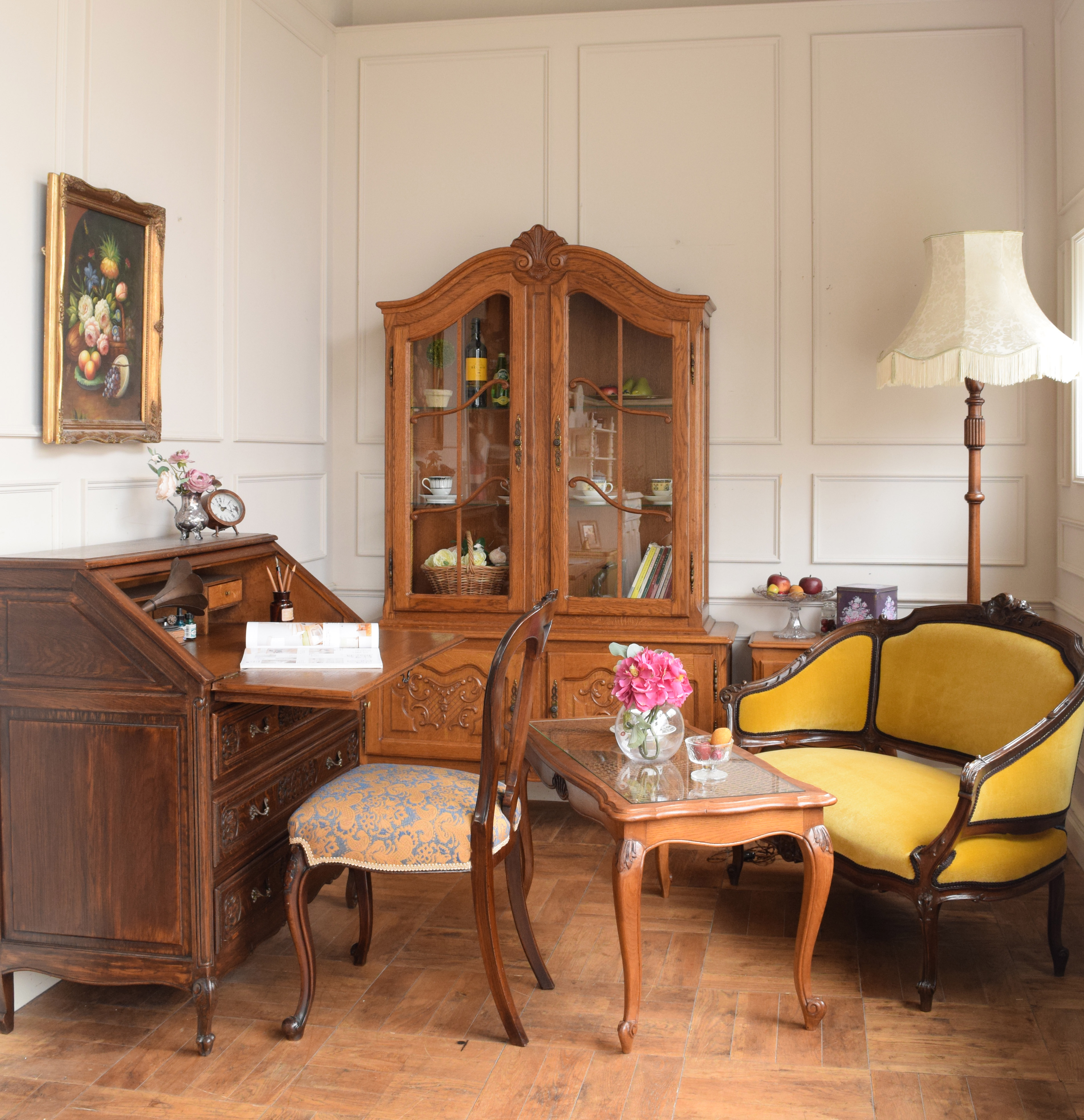 フレンチエレガントの | 優雅なフランスの家具で揃えた美人自慢の書斎