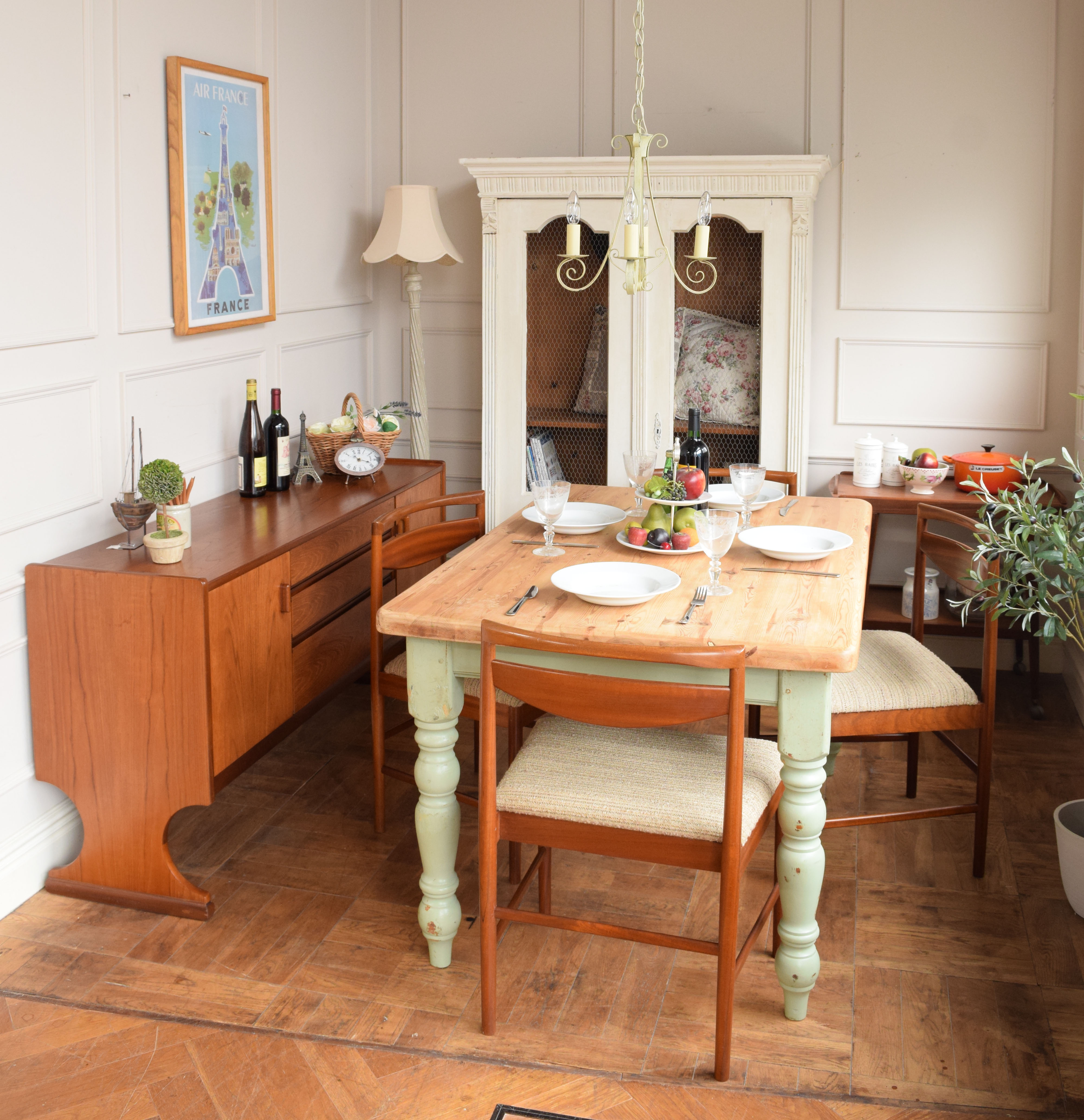ハンドルスタイルの | 可愛い家具にもすんなり似合う万能なシンプル北欧家具の食卓