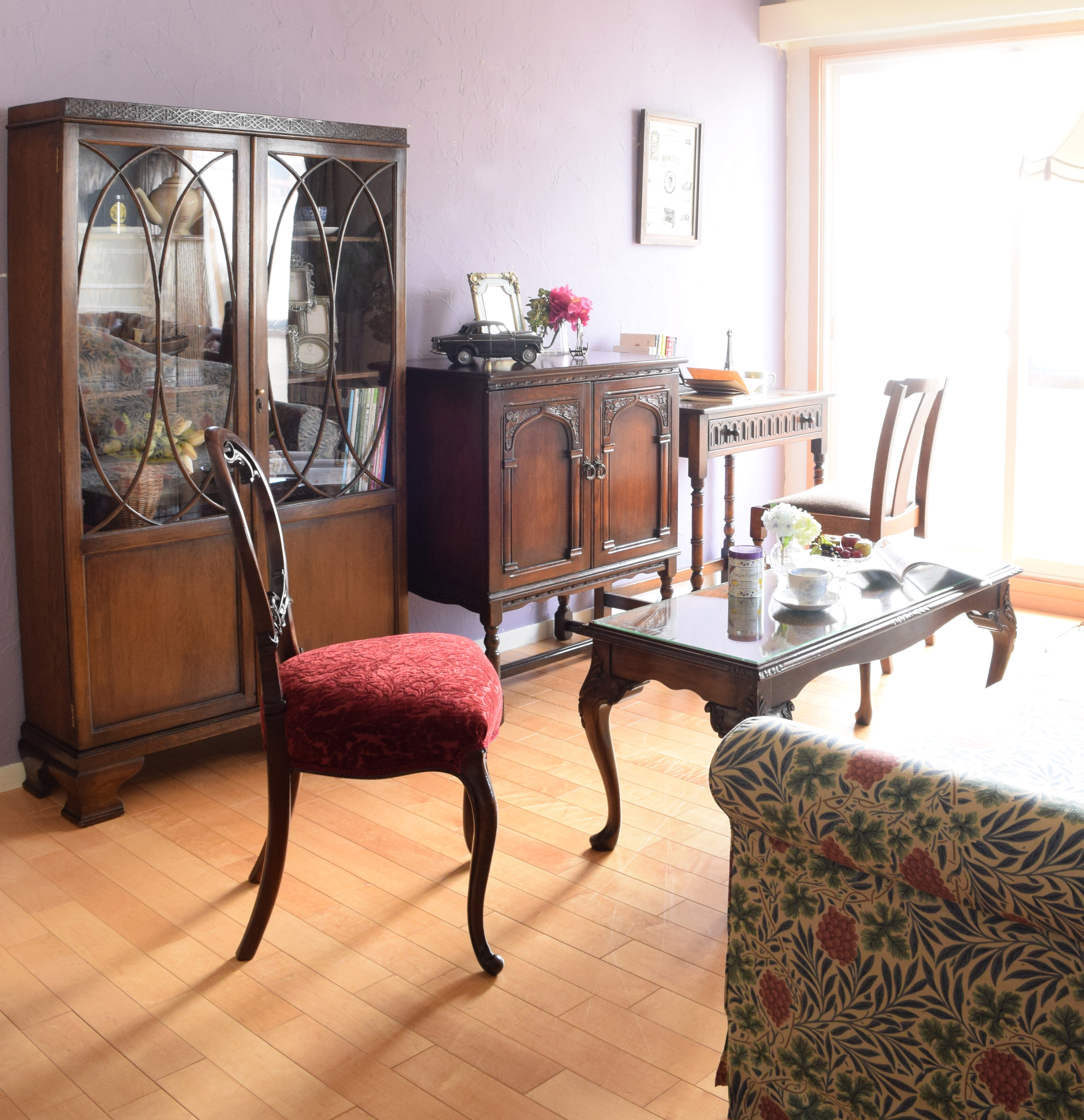 英国アンティークの | 落ち着いた色の家具を使ってちょっとクールな書斎