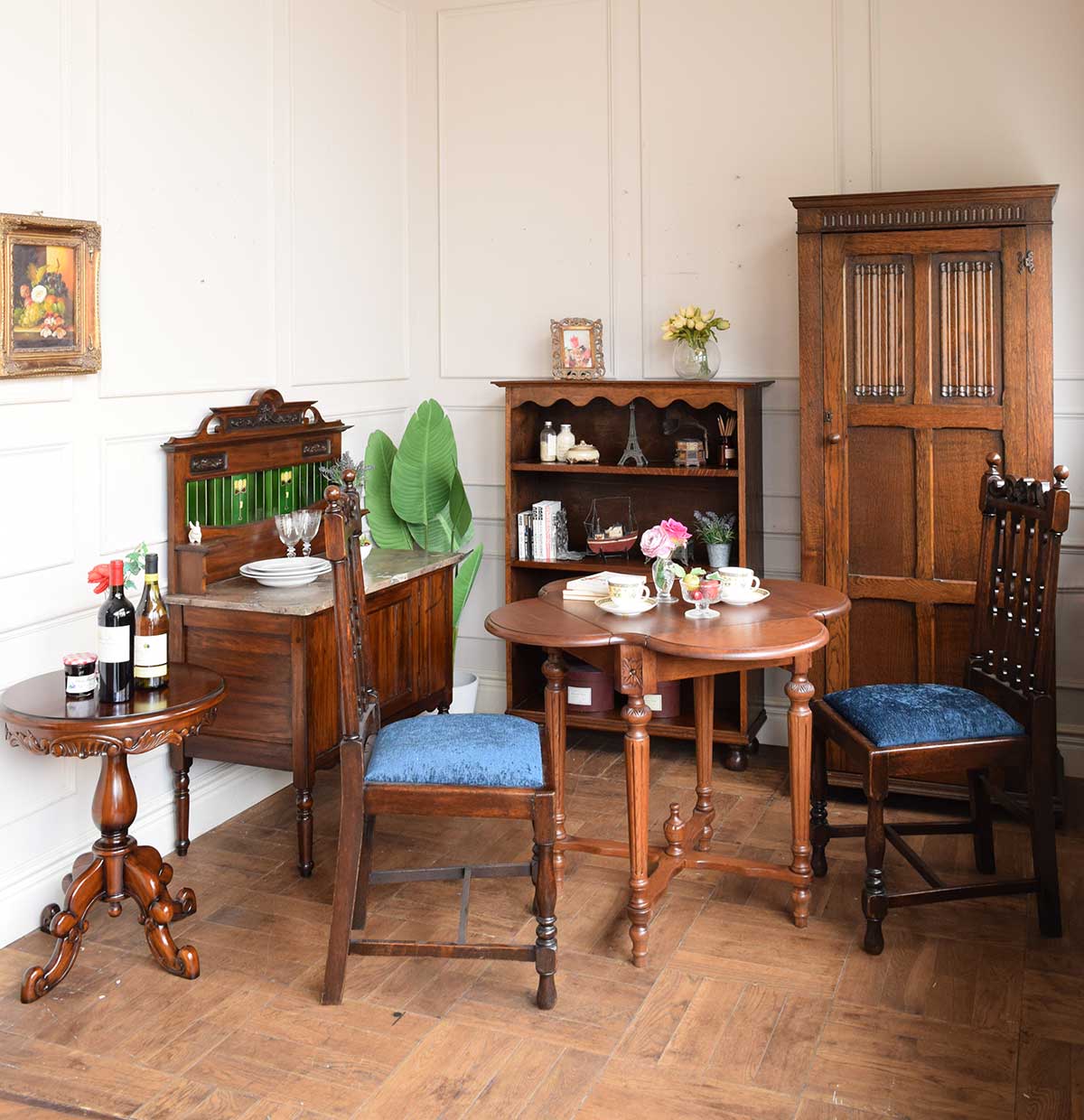 英国アンティークの | 心が落ち着くチョコレート色オーク材の家具で囲んだお部屋