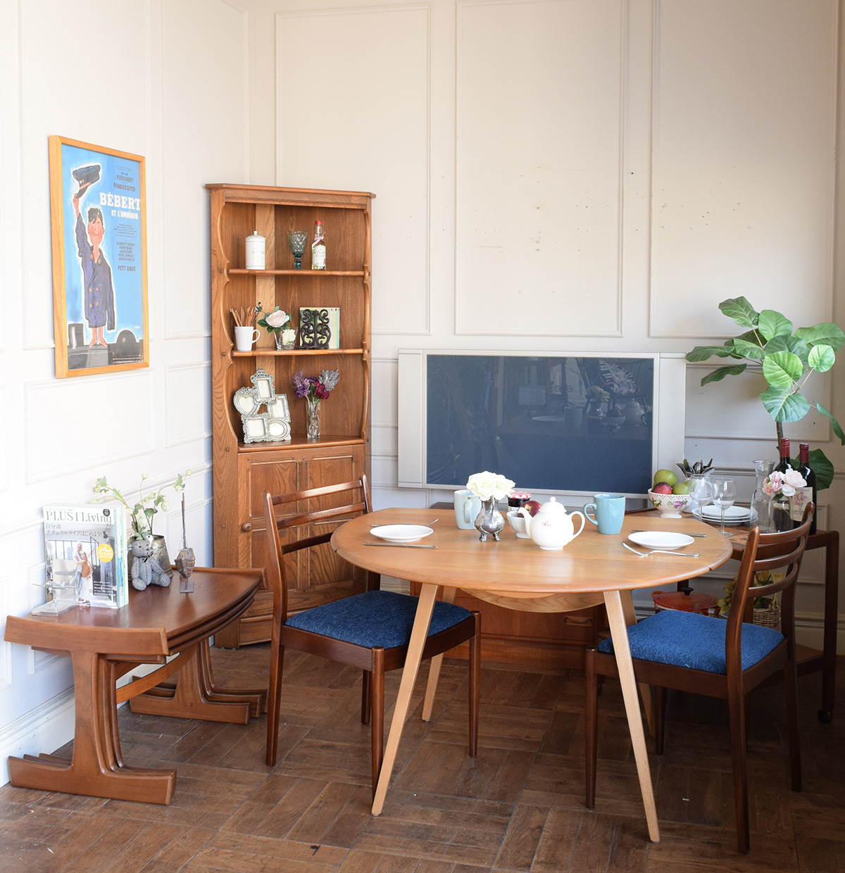 北欧ビンテージの | コンパクトなお部屋にピッタリのビンテージ家具を使った食卓
